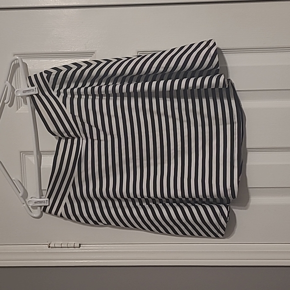 H&M Black and White Stripped Skater Skirt - Picture 3 of 4